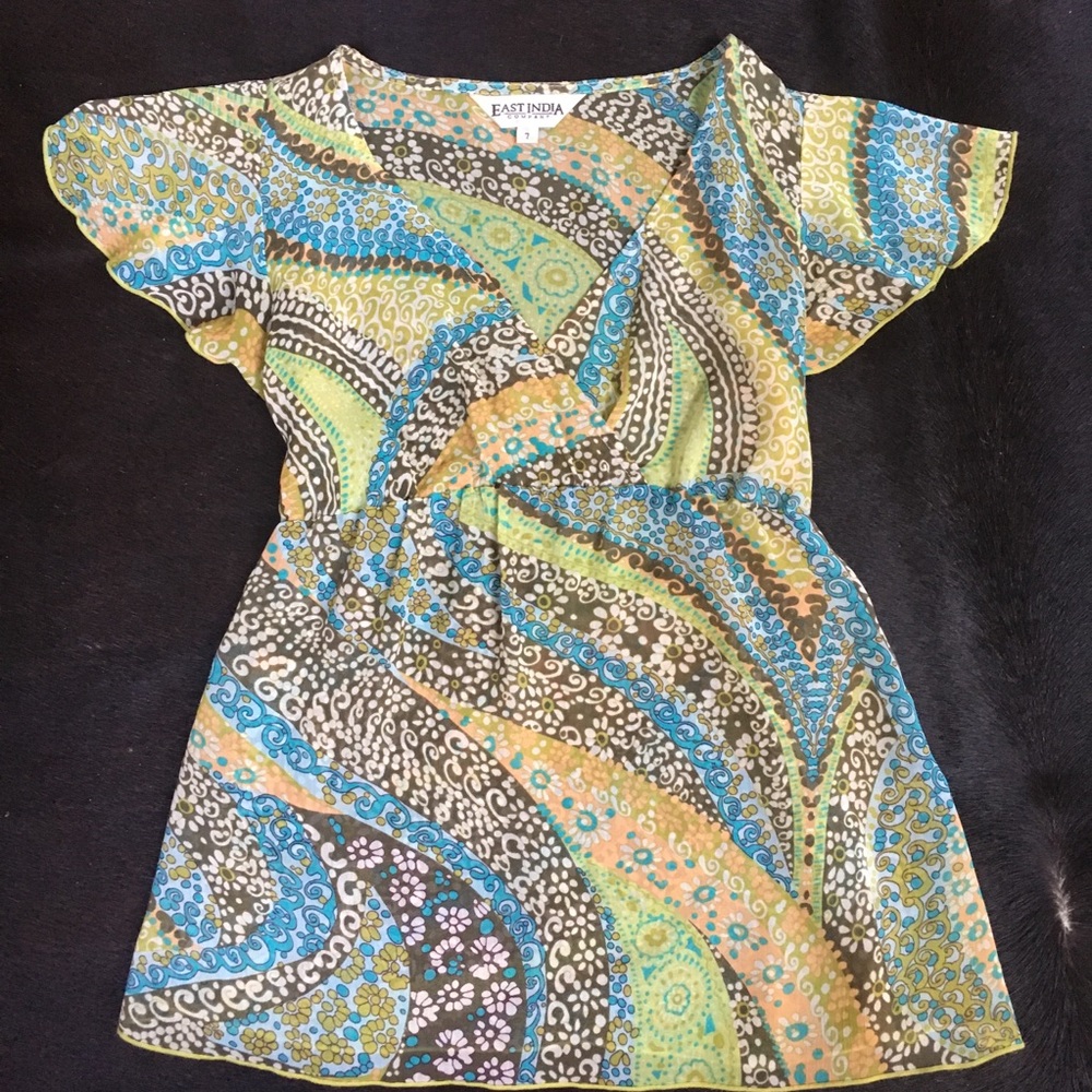 Blouse v-neck with frilly short sleeves.